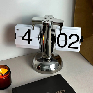 Title: Modern Retro Flip Clock