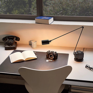 Minimalist Adjustable LED Desk Lamp With Articulated Arm