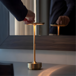 Dimmable Wireless Table Lamp